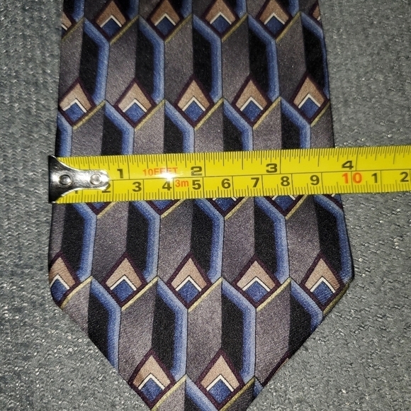 NEW CROFT & BARROW SILVER TIE WITH BLUE GEOMETRIC PATTERN - Picture 3 of 5